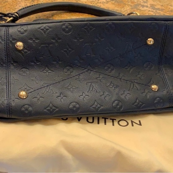 LOUIS VUITTON
Monogram Empreinte Artsy MM Blue - Picture 3 of 11